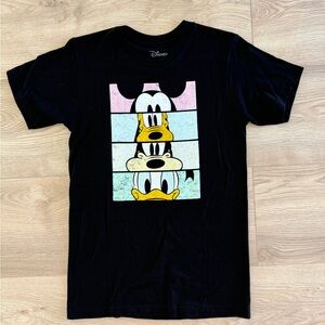 Disney tee featuring Mickey, Pluto, Goofy, & Donald • NWOT • size small